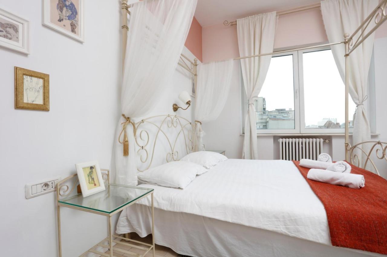 Classy 2 Bedroom Apartment In City Center Bukares Bagian luar foto